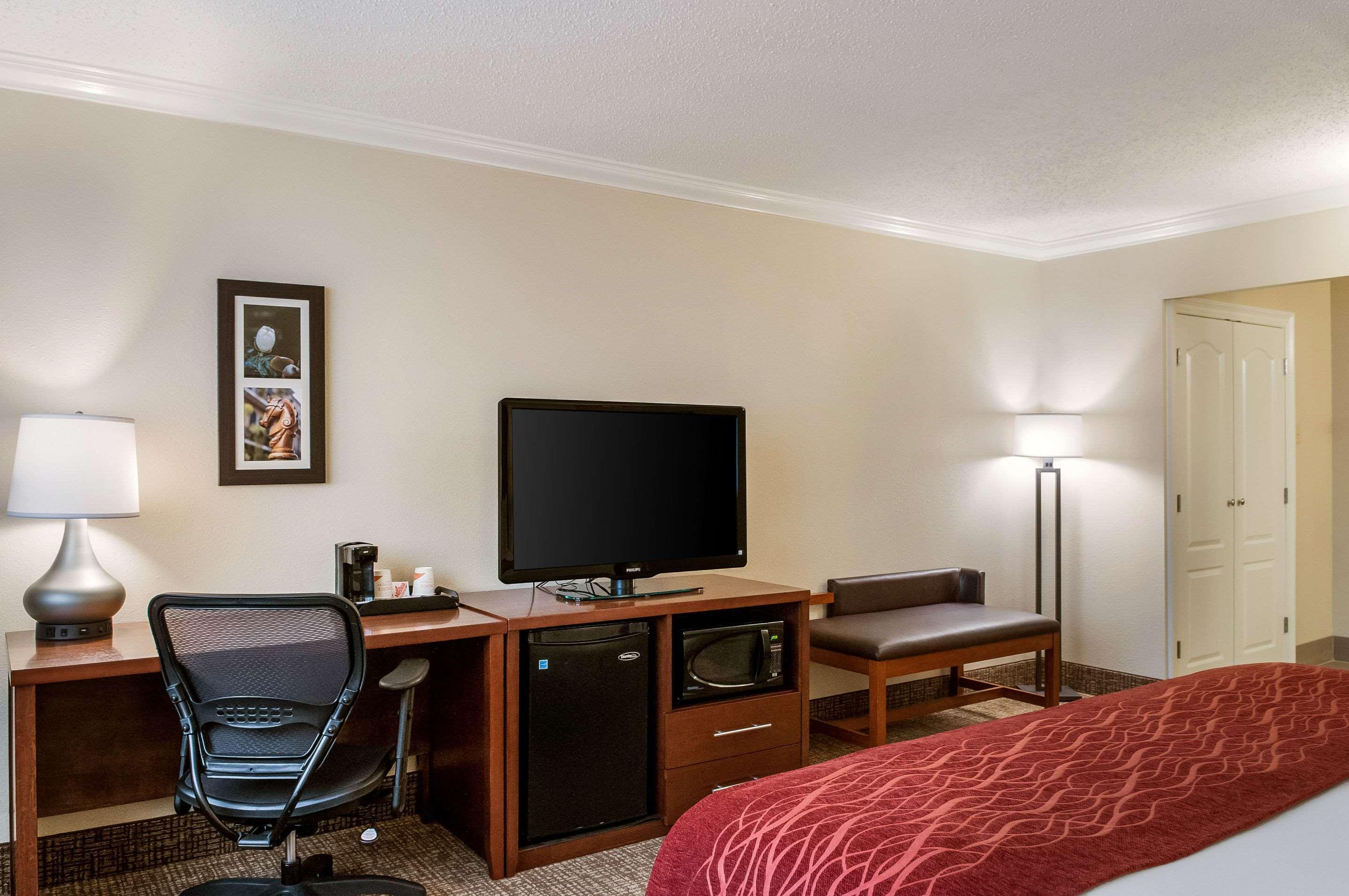Comfort Inn & Suites At Copeland Tower Metairie Exterior photo